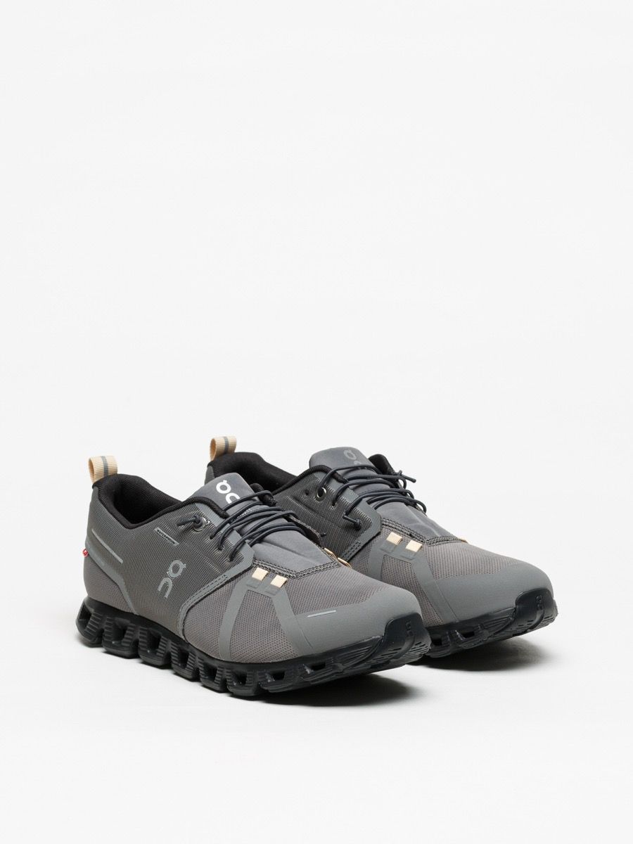On Cloud 5 Waterproof Sneakers