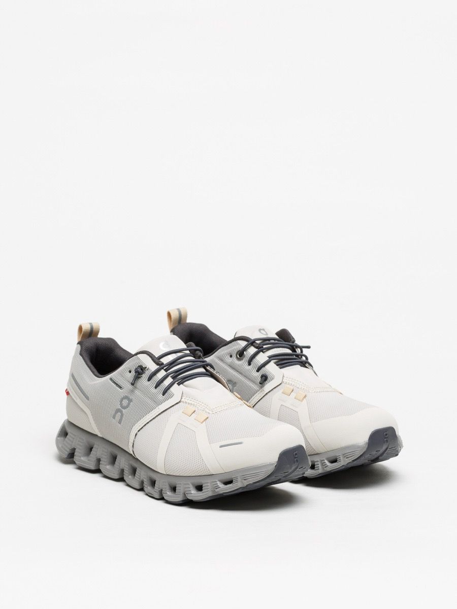 On Cloud 5 Waterproof Sneakers