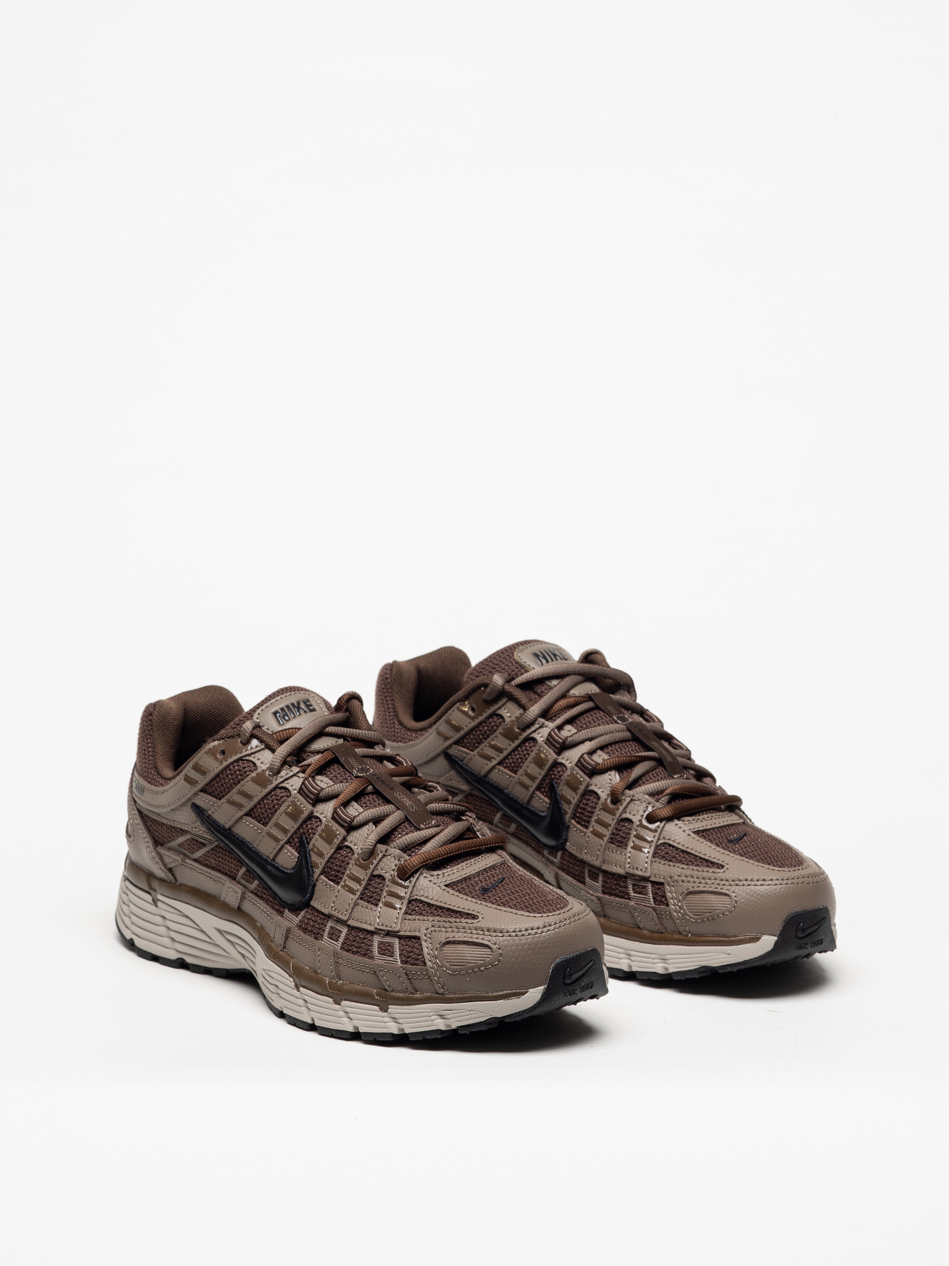 Sapatilhas Nike P-6000