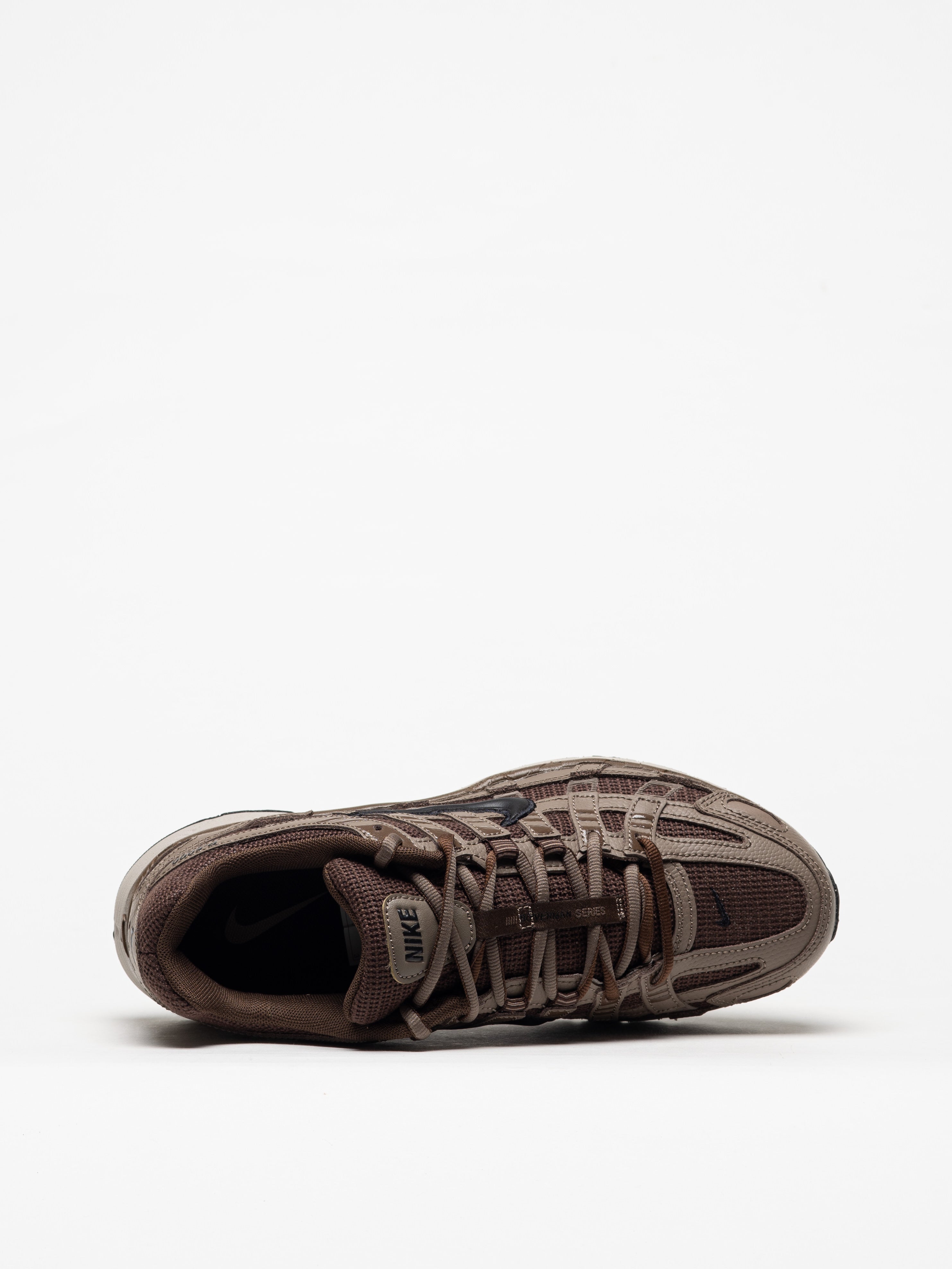 Sapatilhas Nike P-6000