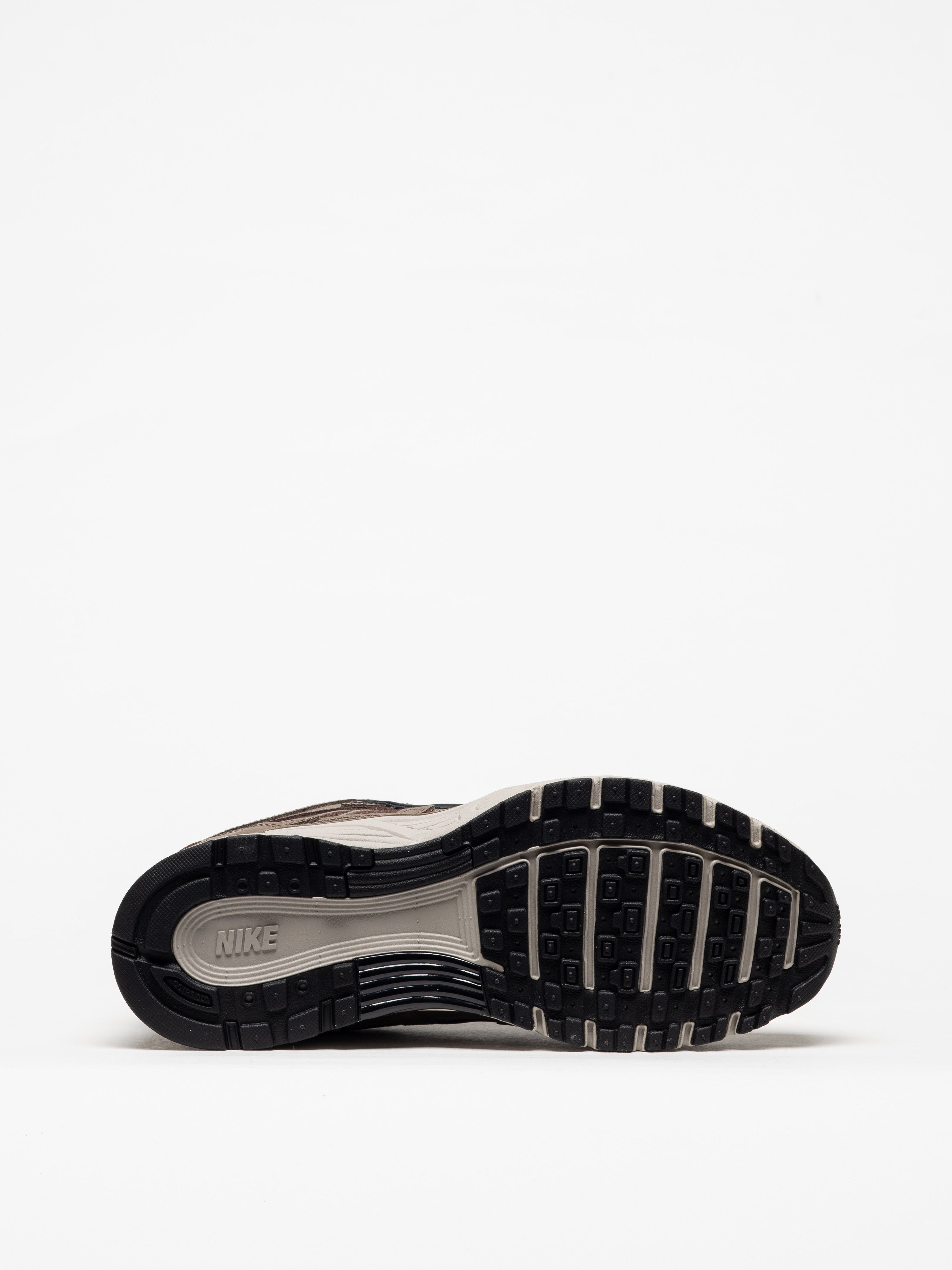 Sapatilhas Nike P-6000