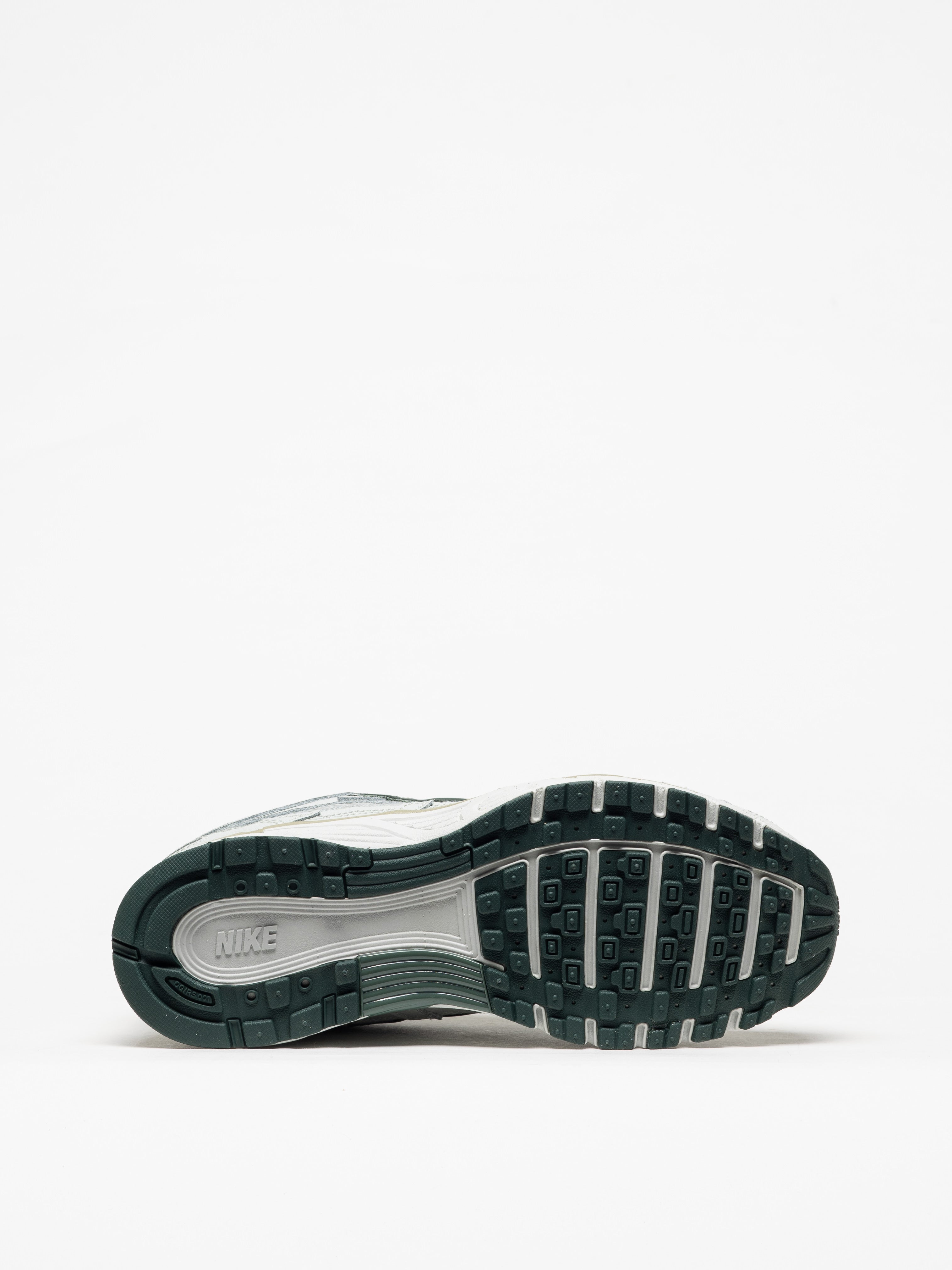 Sapatilhas Nike P-6000