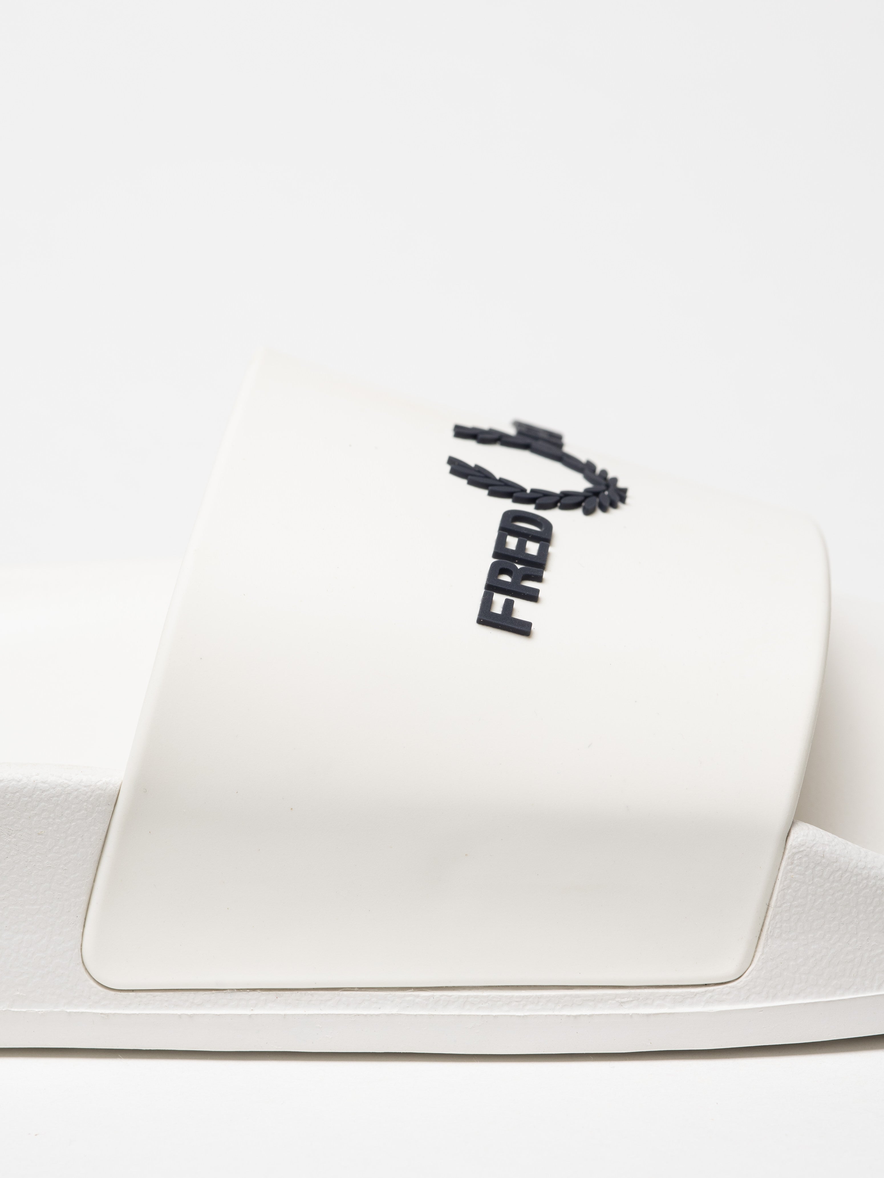 Chinelos Fred Perry Branded Slides